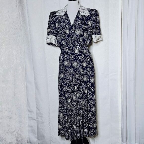 Cynthia Howie Vintage Navy Blue Outlined Floral Lace Pleated Tea Length Dress - Picture 2 of 16